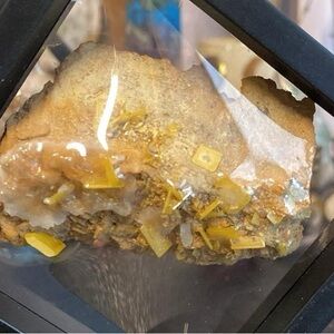 Rare Wulfenite